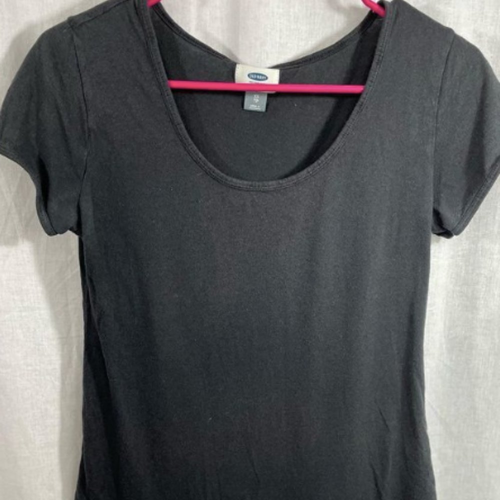 Plain Black Tee - Old Navy - XS